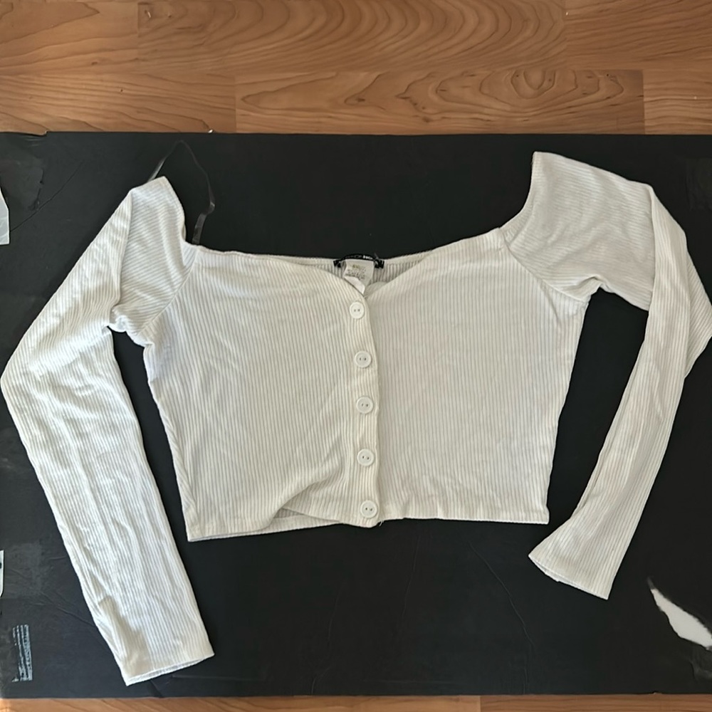 Fashion nova White cropped long sleeve